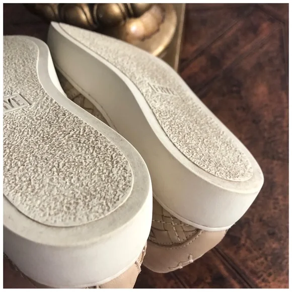 FRYE SLIP ONS SIZE 7.5 - Picture 11 of 13